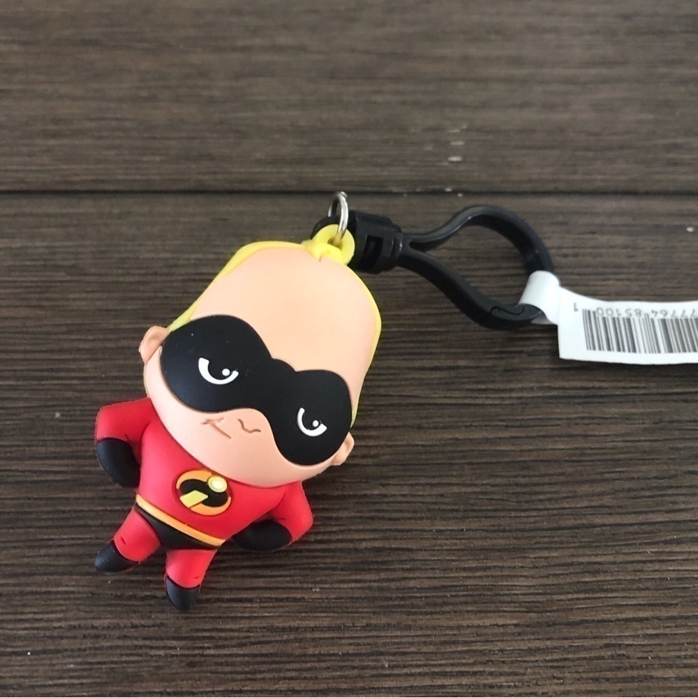 Pixar Blind Bag Clip: Mr. Incredible